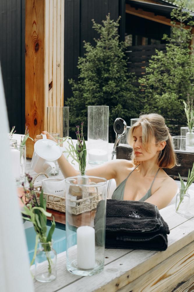 Дом с камином и ванной, встроенной в террасу